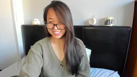 Snapshot of naughtynerdygirl chatting on October 12, 1:57 pm Gigi Chu online show from October 12, 1:57 pm