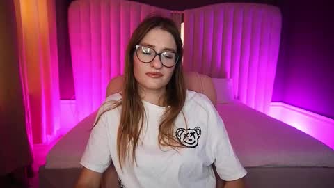 Snapshot of naughtynursevibe chatting on October 6, 12:44 pm Ur Nurse online show from October 6, 12:44 pm