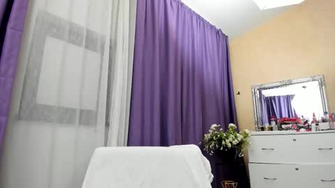 Eliza online show from January 18, 4:47 pm