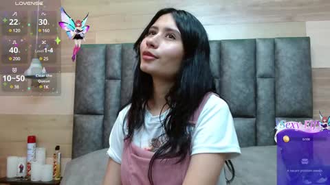 Snapshot of nayecloud chatting on January 7, 3:24 am Naye online show from January 7, 3:24 am