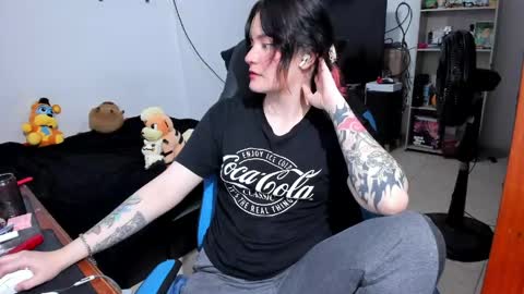 Geek Nicole    im Neeko UwU online show from April 15, 7:58 pm