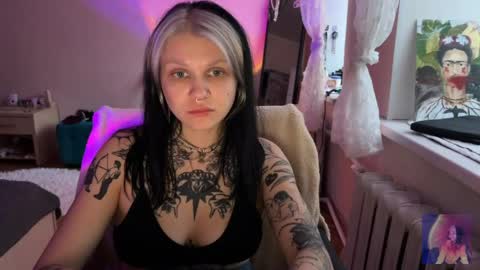 Neilanna online show from June 2, 7:04 pm