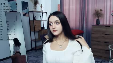 Vicky and Beatrice online show from October 22, 8:08 am