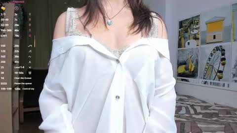 Vicky and Beatrice online show from October 20, 7:11 am