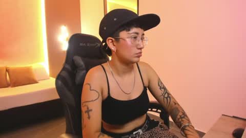 N E L L Y online show from July 28, 2:13 pm