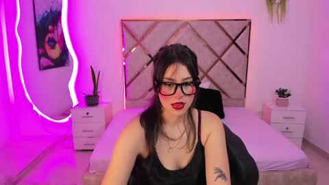 nenaarisk online show from April 12, 1:36 pm