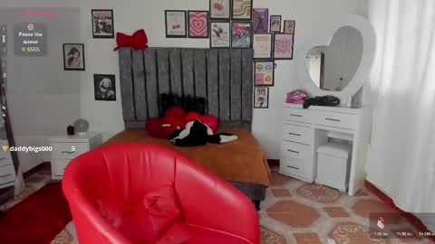 nenitaa_ online show from May 18, 11:27 am