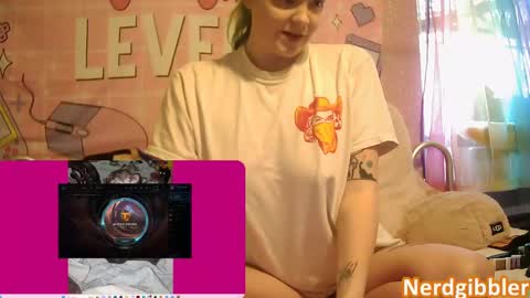 Snapshot of nerdgibbler chatting on December 30, 7:21 pm NerdGibbler online show from December 30, 7:21 pm