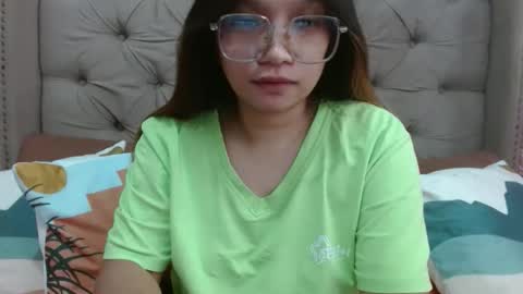 Snapshot of nerdysweetpinay chatting on September 12, 2:45 am nerdysweetpinay online show from September 12, 2:45 am