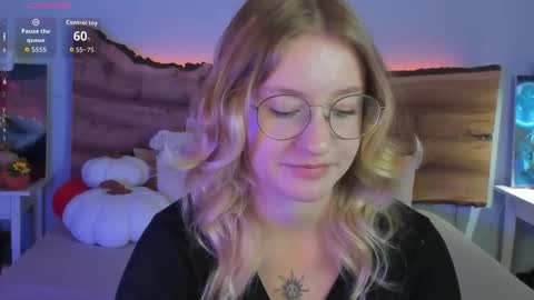 Snapshot of nerissa_xo chatting on October 3, 8:36 pm Nerissa online show from October 3, 8:36 pm