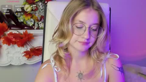 Snapshot of nerissa_xo chatting on September 28, 10:59 pm Nerissa online show from September 28, 10:59 pm