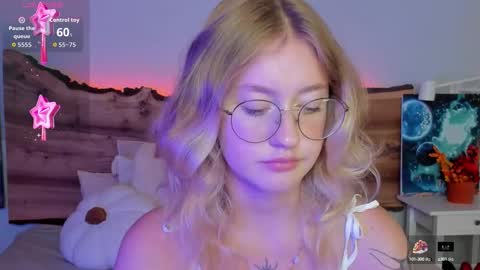 Snapshot of nerissa_xo chatting on September 20, 8:29 pm Nerissa online show from September 20, 8:29 pm
