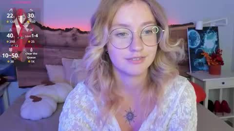Snapshot of nerissa_xo chatting on September 23, 9:02 pm Nerissa online show from September 23, 9:02 pm