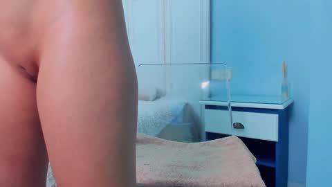 Snapshot of new_dee chatting on December 12, 6:42 pm new dee online show from December 12, 6:42 pm