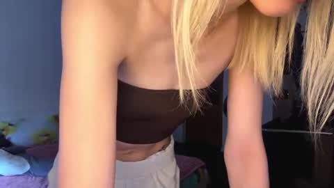 neweva_ online show from July 26, 6:21 am