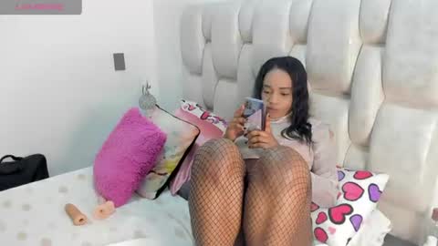 nia brown   online show from July 18, 4:31 pm