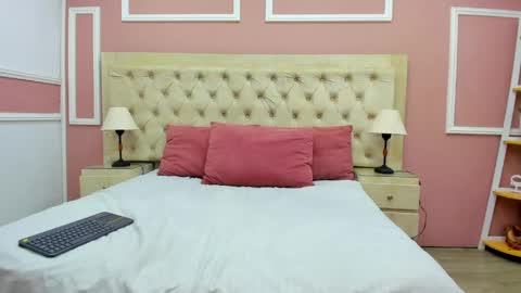 nia_taylorx online show from May 30, 9:43 pm