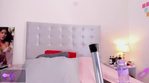 N I A online show from November 13, 11:15 pm