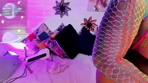 Nia online show from March 28, 9:24 pm