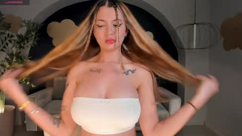 Snapshot of niaholland chatting on January 3, 6:57 pm SQUIRTER DOLL online show from January 3, 6:57 pm