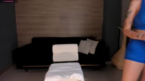 Snapshot of niaholland chatting on December 29, 5:22 pm SQUIRTER DOLL online show from December 29, 5:22 pm