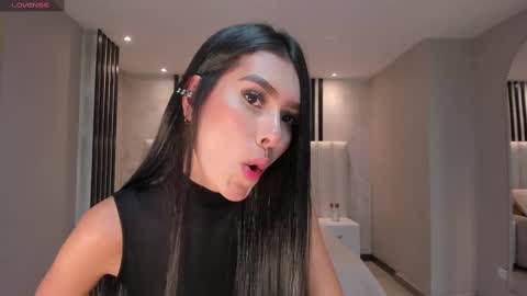 Snapshot of niasalvatore chatting on February 26, 9:50 pm Call me Nia online show from February 26, 9:50 pm