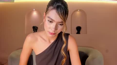 Call me Nia  online show from June 10, 8:07 pm