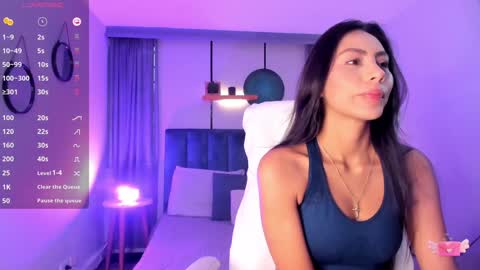 Snapshot of nichole_bree chatting on January 27, 12:05 pm Nichole online show from January 27, 12:05 pm