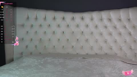 Snapshot of nichole_bree chatting on March 1, 11:17 am Nichole online show from March 1, 11:17 am