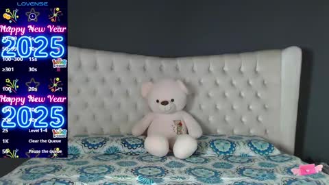 Snapshot of nichole_bree chatting on January 8, 11:32 am Nichole online show from January 8, 11:32 am