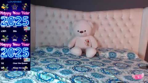 Snapshot of nichole_bree chatting on January 3, 11:35 am Nichole online show from January 3, 11:35 am