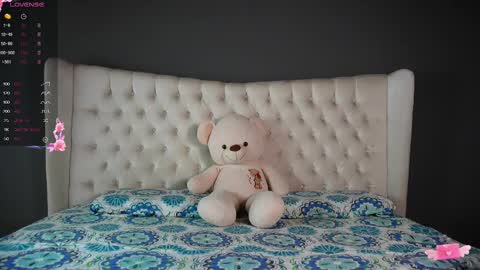 Snapshot of nichole_bree chatting on March 10, 7:18 pm Nichole online show from March 10, 7:18 pm