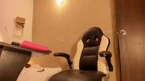 nicky_teem online show from May 8, 9:34 am