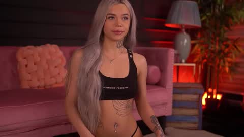 Nicky online show from November 10, 7:53 pm