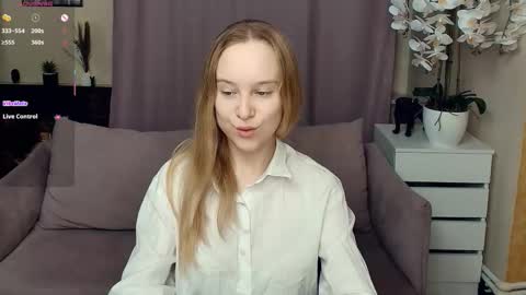 Nicoletta online show from February 5, 6:55 pm