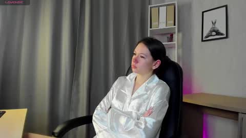 Snapshot of nicole_charm chatting on March 5, 8:12 pm GMT7TueWedThSu 0300am-0900am. Sa 1000am-0400pm online show from March 5, 8:12 pm