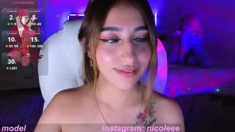 Snapshot of nicole_edwards chatting on October 3, 12:49 am Nicole online show from October 3, 12:49 am