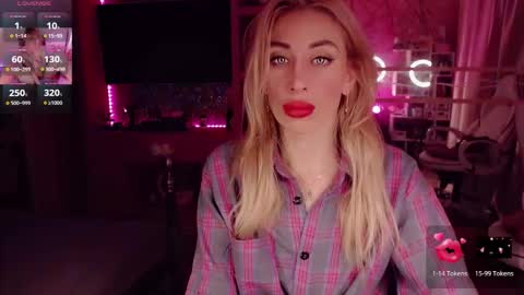 Snapshot of nicole_g0ld_ chatting on September 25, 5:55 pm Nicole online show from September 25, 5:55 pm