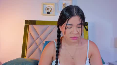 Snapshot of nicole_grace0 chatting on October 1, 12:21 pm nicole_grace0 online show from October 1, 12:21 pm