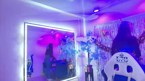 Nicolle online show from January 7, 11:57 am