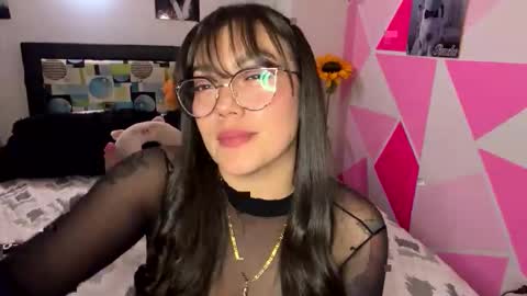 Snapshot of nicole_wc chatting on September 13, 5:15 am Nicole online show from September 13, 5:15 am