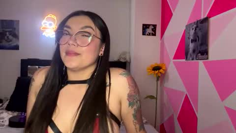Snapshot of nicole_wc chatting on September 19, 4:33 am Nicole online show from September 19, 4:33 am