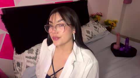 Snapshot of nicole_wc chatting on September 27, 5:25 am Nicole online show from September 27, 5:25 am