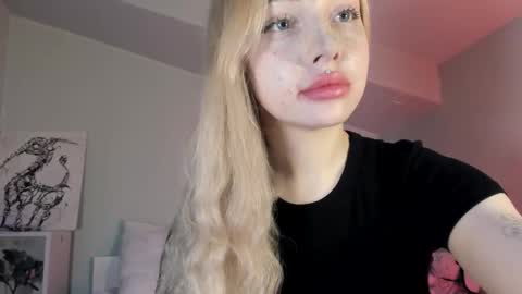 Snapshot of nicole_yo chatting on February 15, 7:27 am Mary online show from February 15, 7:27 am