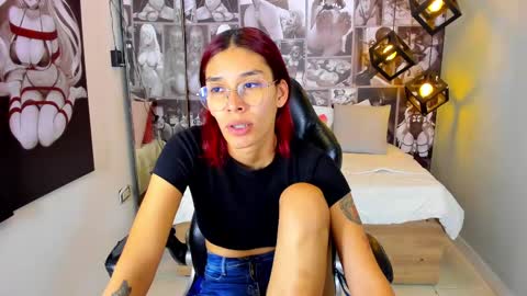Snapshot of nicolee_angels chatting on January 13, 1:39 pm N i c o l e online show from January 13, 1:39 pm