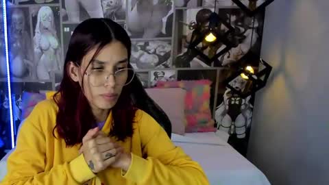 Snapshot of nicolee_angels chatting on February 9, 2:18 pm N i c o l e online show from February 9, 2:18 pm