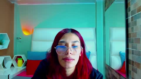 Snapshot of nicolee_angels chatting on January 5, 2:19 pm N i c o l e online show from January 5, 2:19 pm