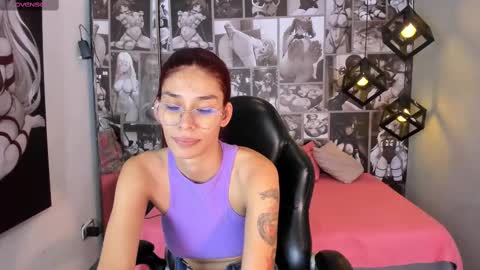 Snapshot of nicolee_angels chatting on March 2, 3:09 pm N i c o l e online show from March 2, 3:09 pm