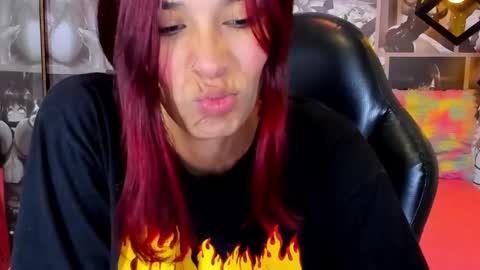 Snapshot of nicolee_angels chatting on January 30, 2:47 pm N i c o l e online show from January 30, 2:47 pm