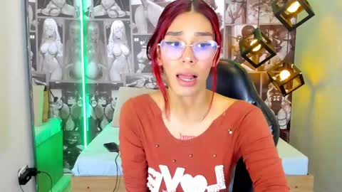 Snapshot of nicolee_angels chatting on January 6, 1:52 pm N i c o l e online show from January 6, 1:52 pm